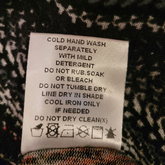 Papillon Top, NWT, beautiful colours, comfortable. Great for Fall with leggings. - Picture 8 of 9